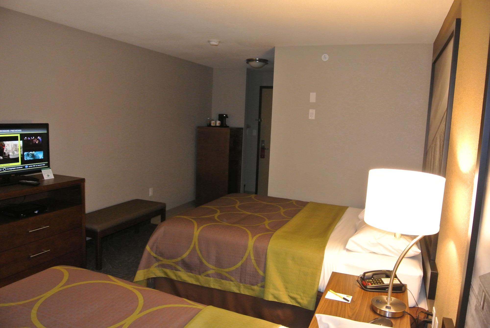 Super 8 By Wyndham Lloydminster Hotel Exterior photo