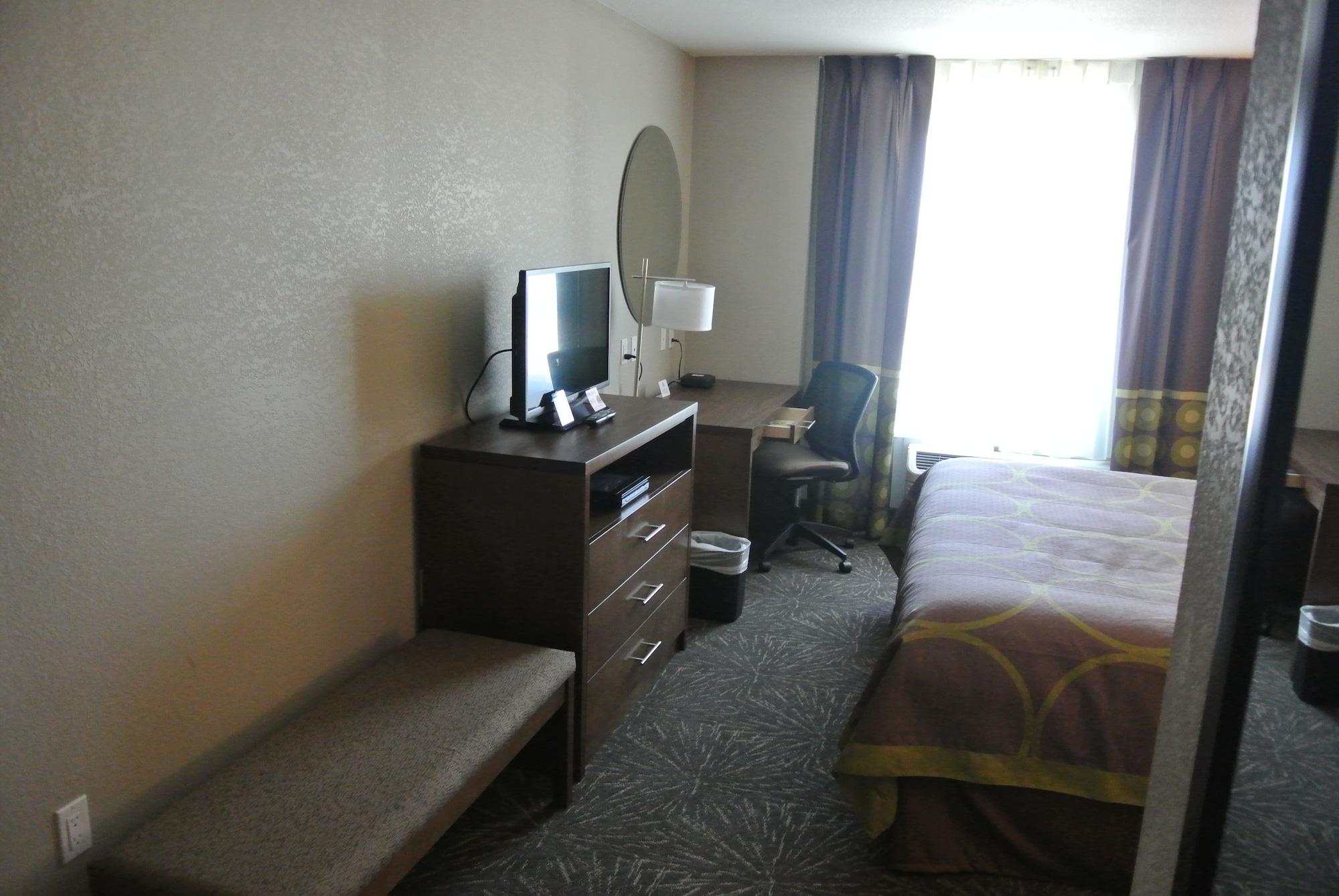 Super 8 By Wyndham Lloydminster Hotel Exterior photo