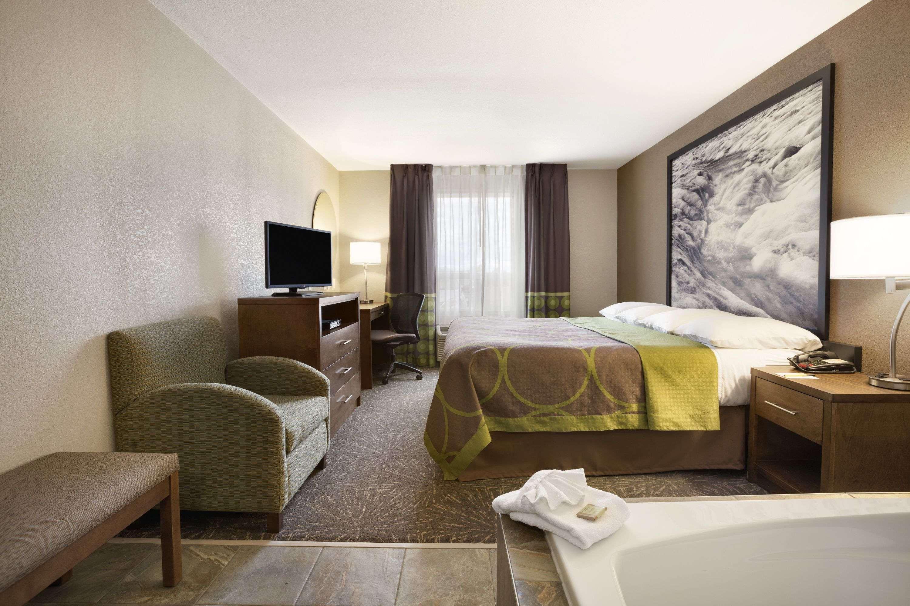 Super 8 By Wyndham Lloydminster Hotel Exterior photo